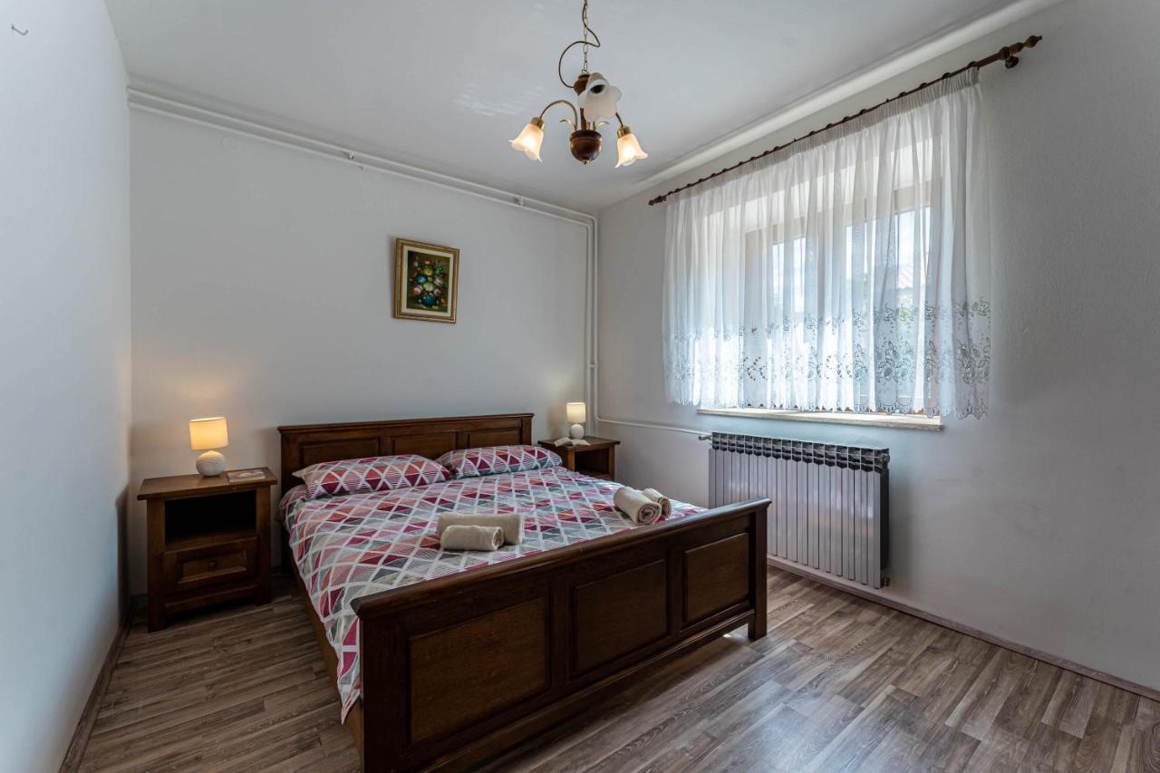 Appartement Apartman Ana à Pula Extérieur photo