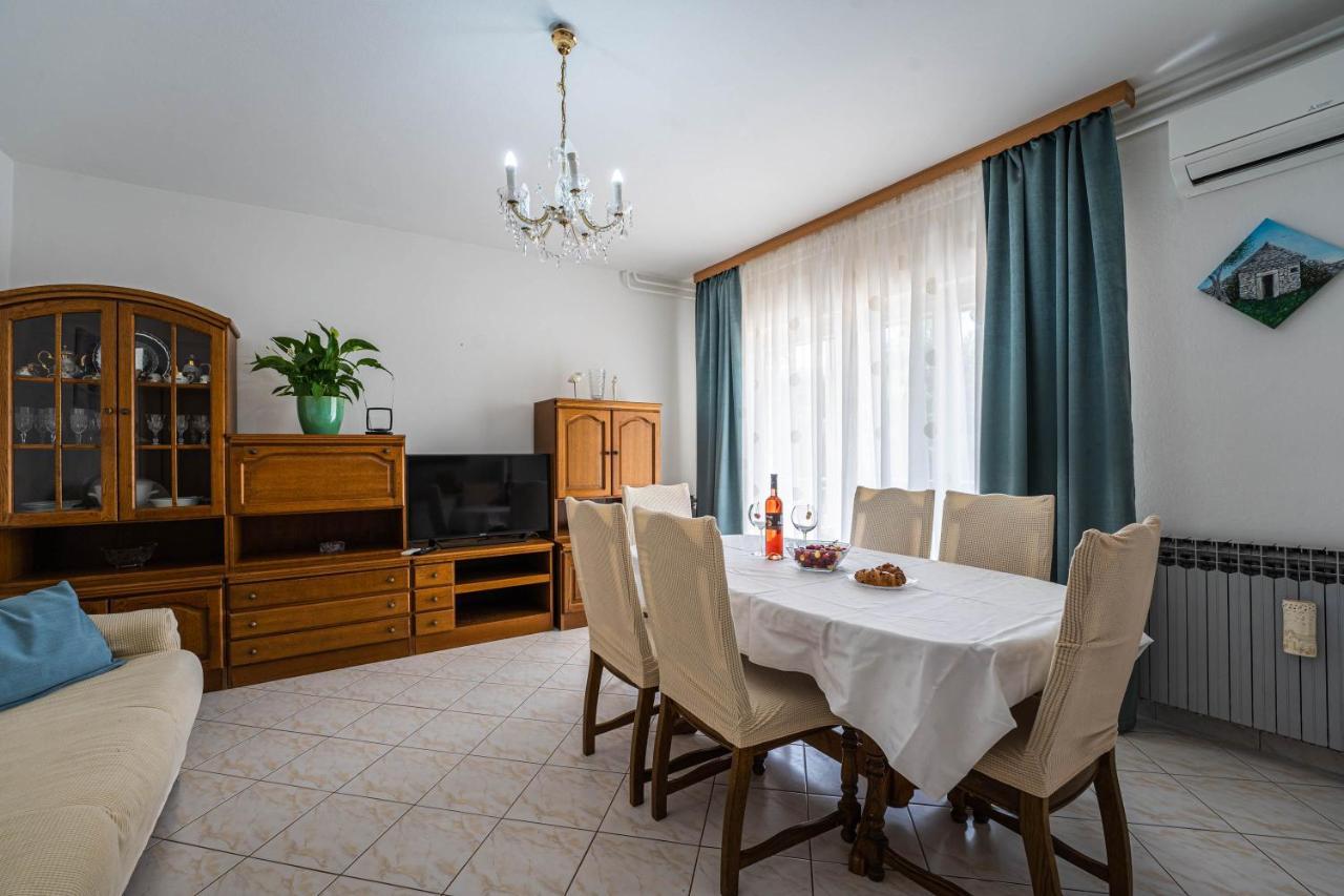 Appartement Apartman Ana à Pula Extérieur photo