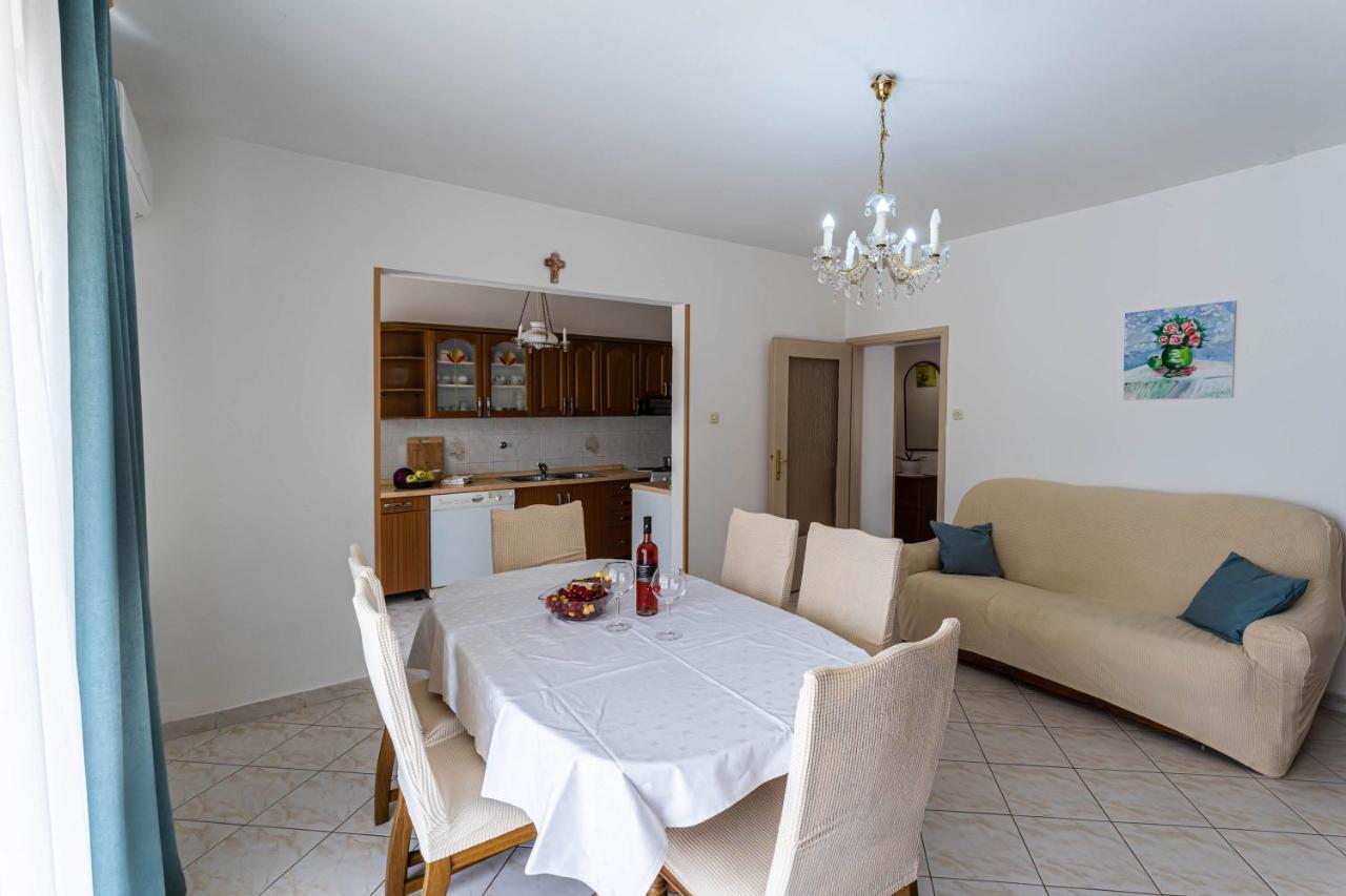 Appartement Apartman Ana à Pula Extérieur photo