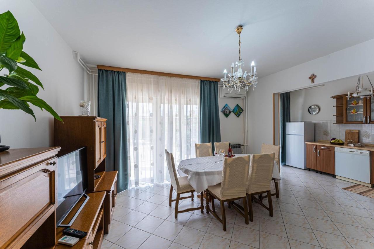 Appartement Apartman Ana à Pula Extérieur photo